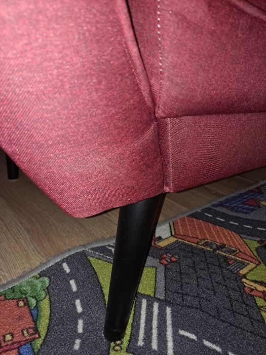Sofa 3 osobowa styl skandynawski, drewniane nóżki kolor bordowy