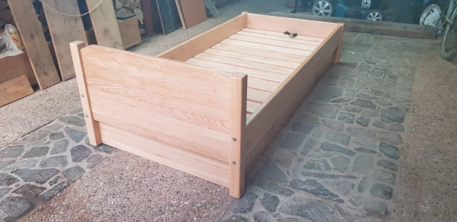 Łużko z litego drewna jesionowego 90x200