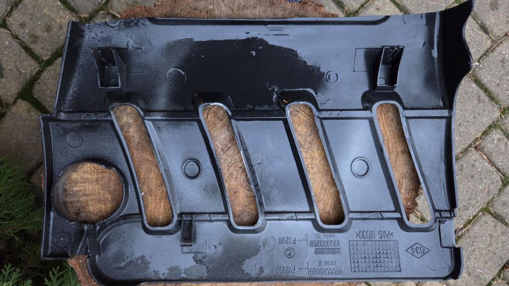 Osłona górna silnika Renault 2.0l benzyna.