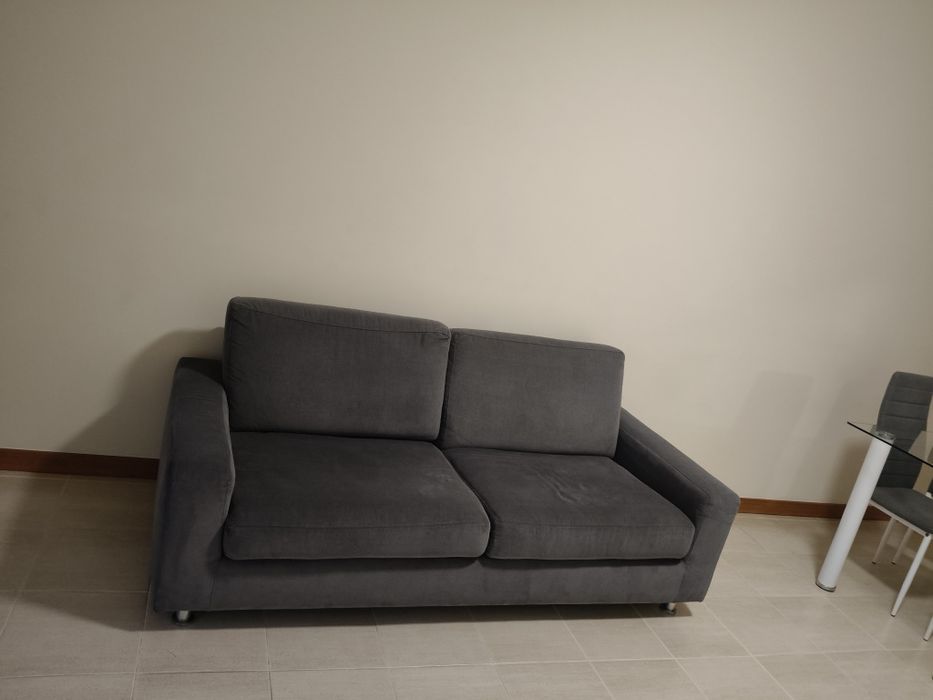 Sofá cinzento 2 lugares