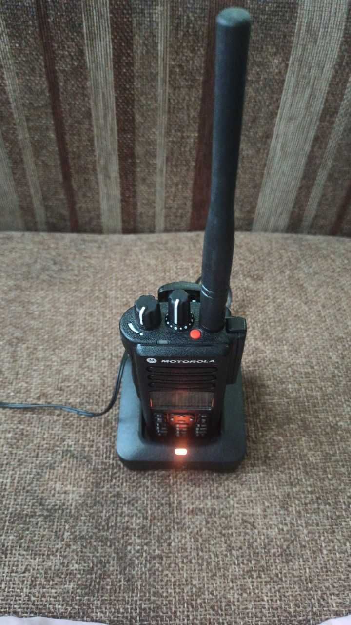 Motorola DP4801E VHF новая с гарнитурой