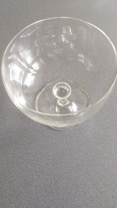 Pucharki szklane do lodów deserów.