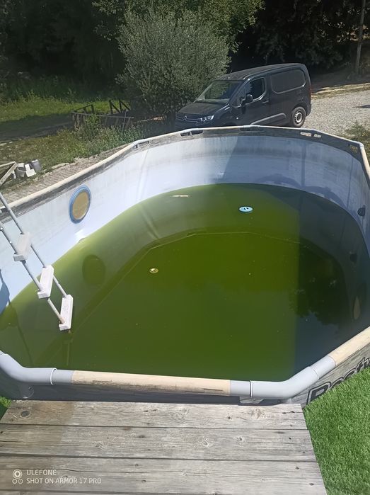 Piscina com 4,70 de comprimento, 2,80 de largura e 1 metro de profundi