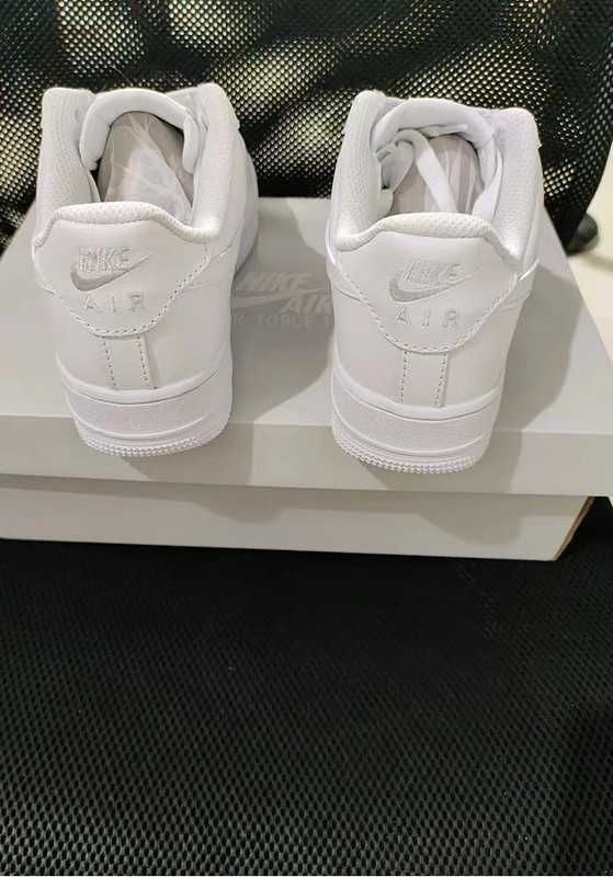 Uniseks/Damskie/Trampki/Nike Air Force 1 Low '07 White R.40