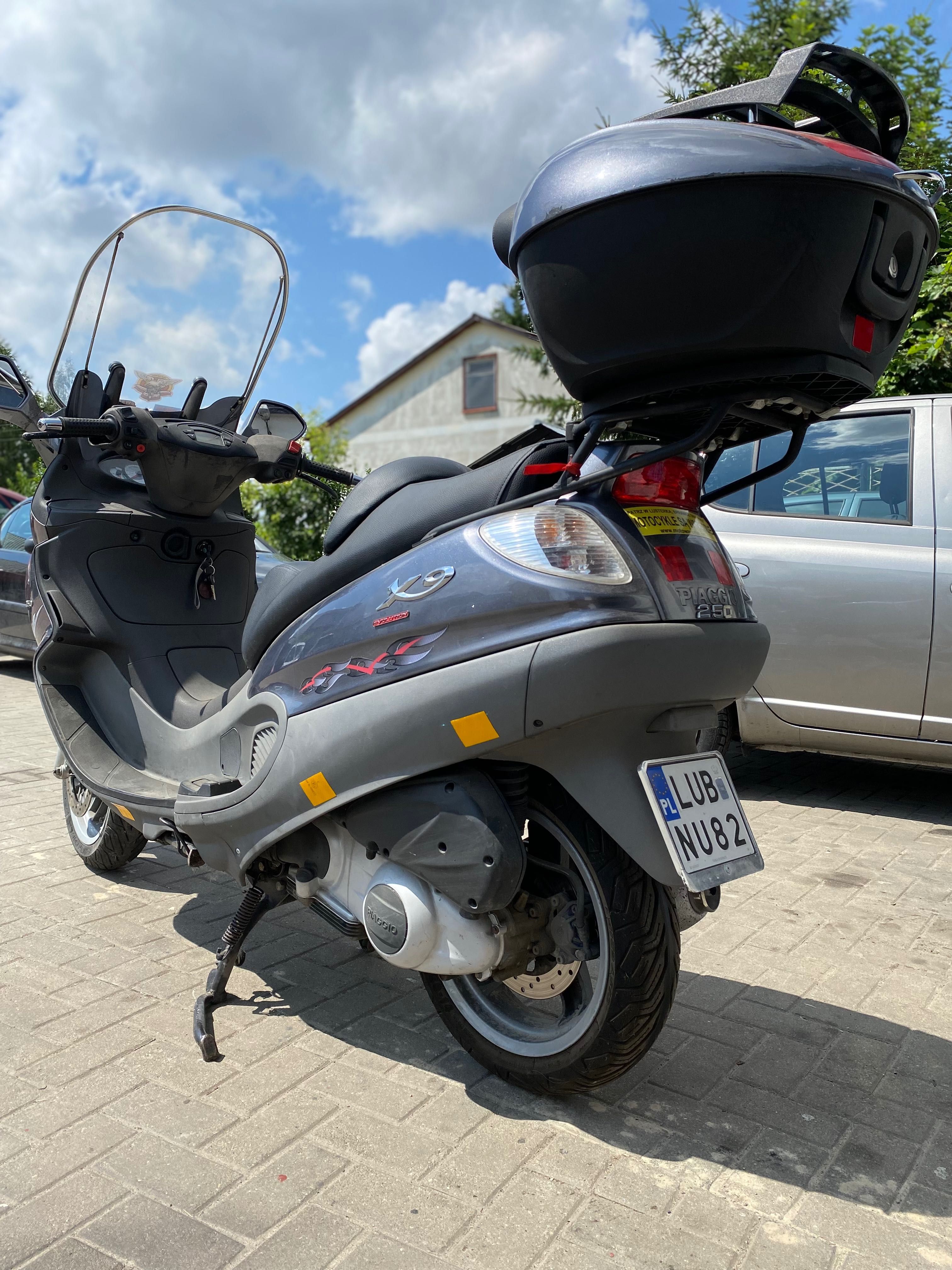 Motocykl Piaggio X9