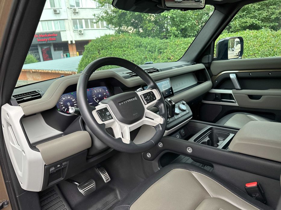 Land Rover Defender D300 X-Dynamic