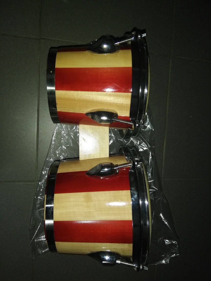 Bongos em pele novos