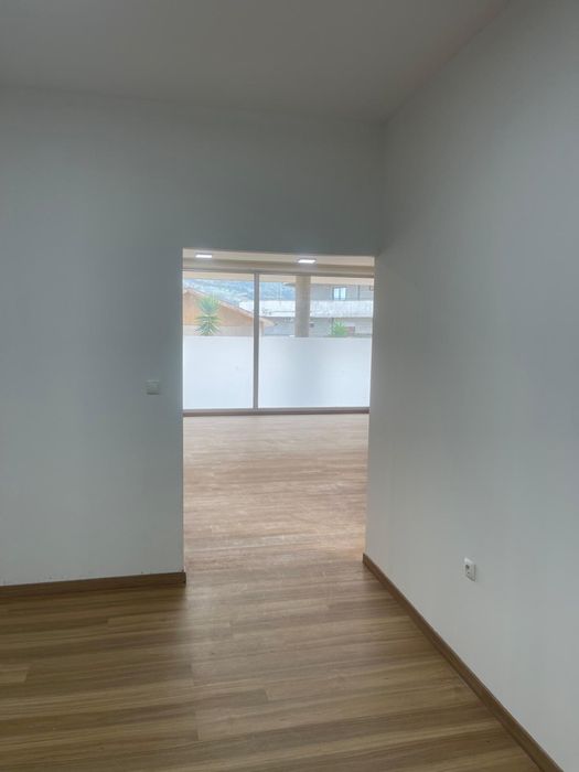 Loja convertida em apartamento80m2, 3 vagas +3 arrumos,