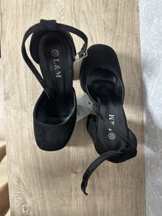 Продам стильні чорні туфлі на високій платформі та підборах