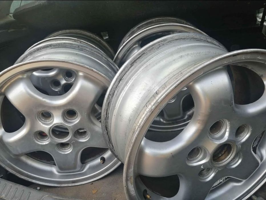 Várias jantes diferentes tamanhos e furações