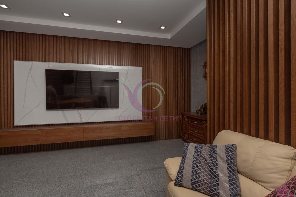 Здається в оренду будинок на 3 поверхи по вул. Достоєвського