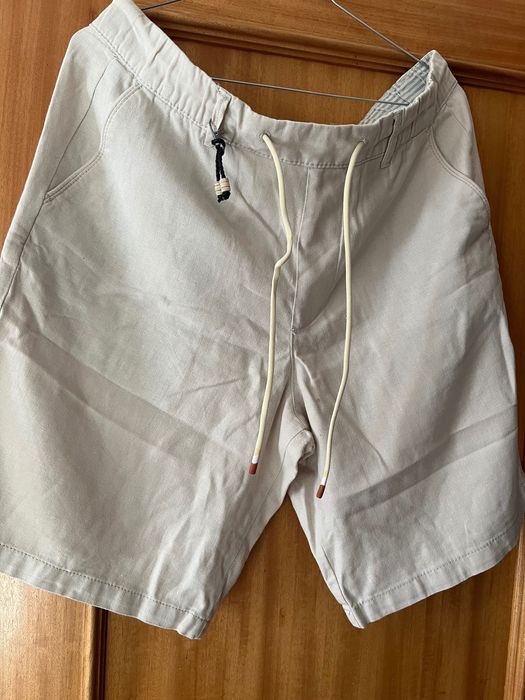 Calções tipo linho cremes da pull and bear