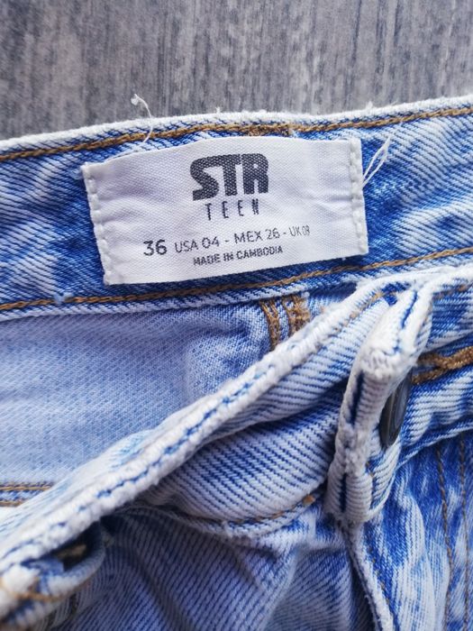 Jeansy Straight Stradivarius S
