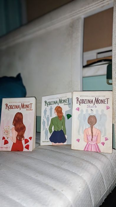 3 sztuki książek  ,,Rodzina Monet"