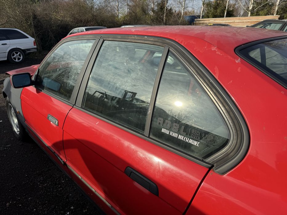 Kompletny pakiet  shadowline bmw e34 sedan rarytas listwy