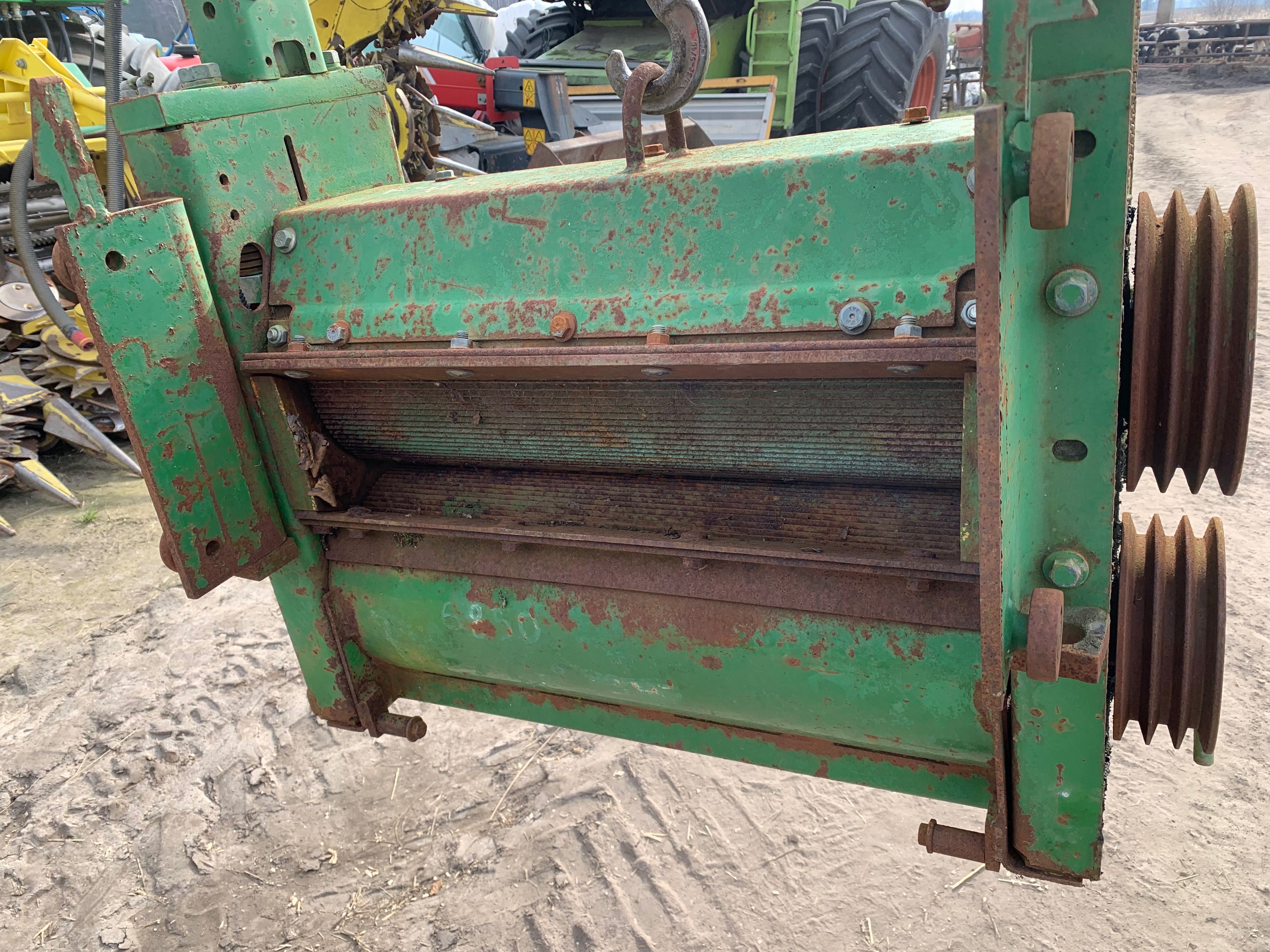 Gniotownik ziarna John Deere 7700, 6750