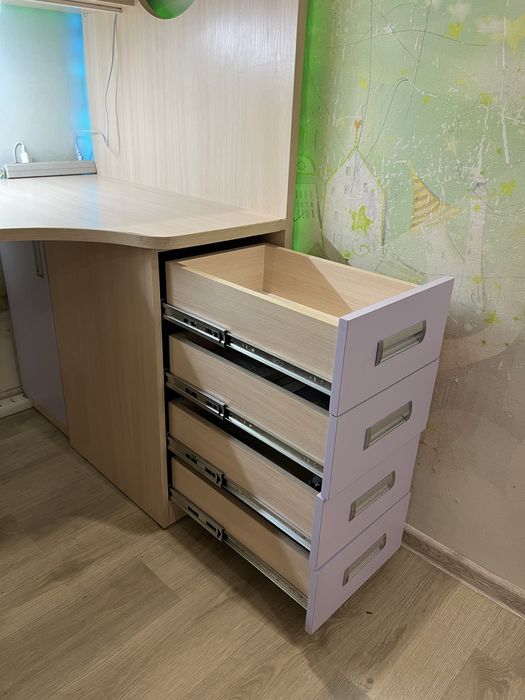 Ліжко-чердак/ярусне ліжко з шафою і робочим місцем