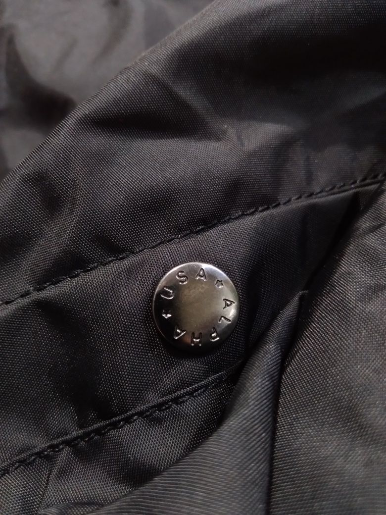 Бомбер від Alpha industries (Розмір S)
