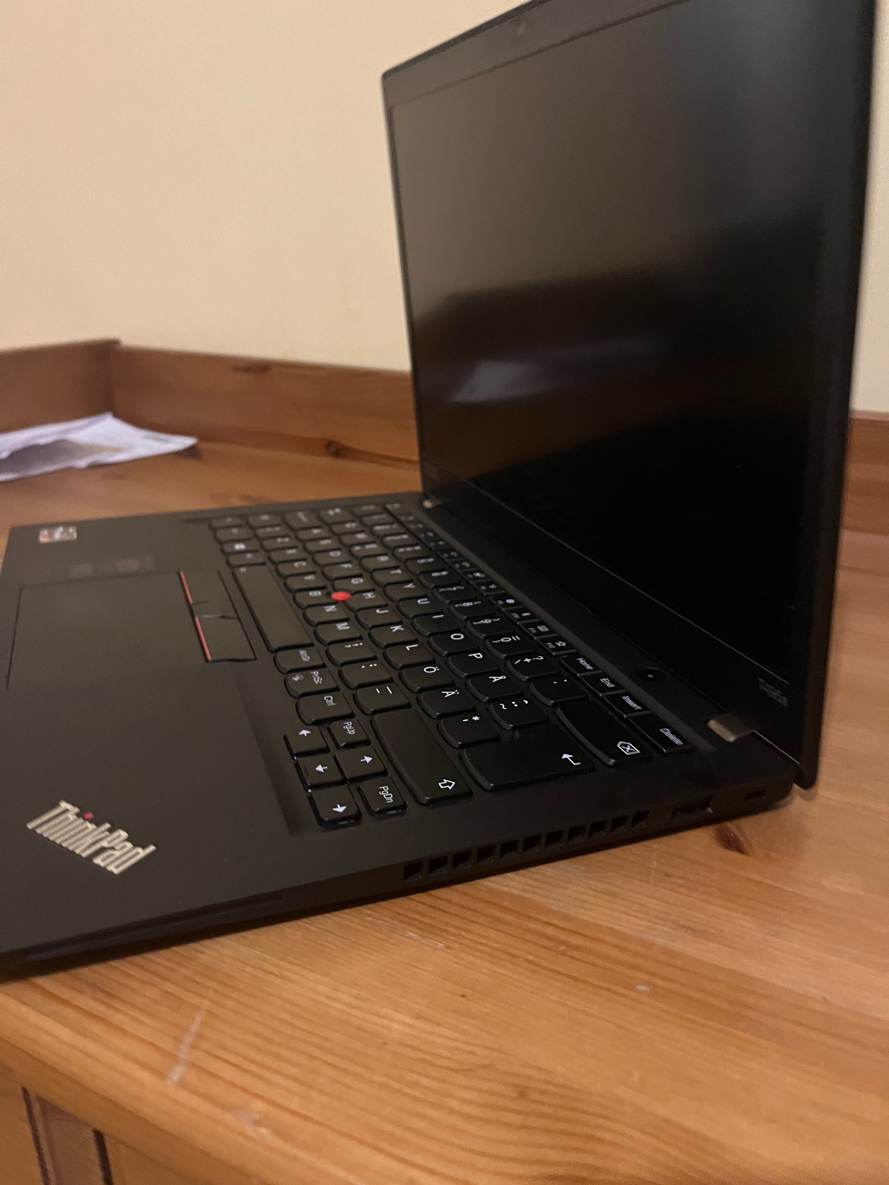 Lenovo ThinkPad T495s.  1200 zł