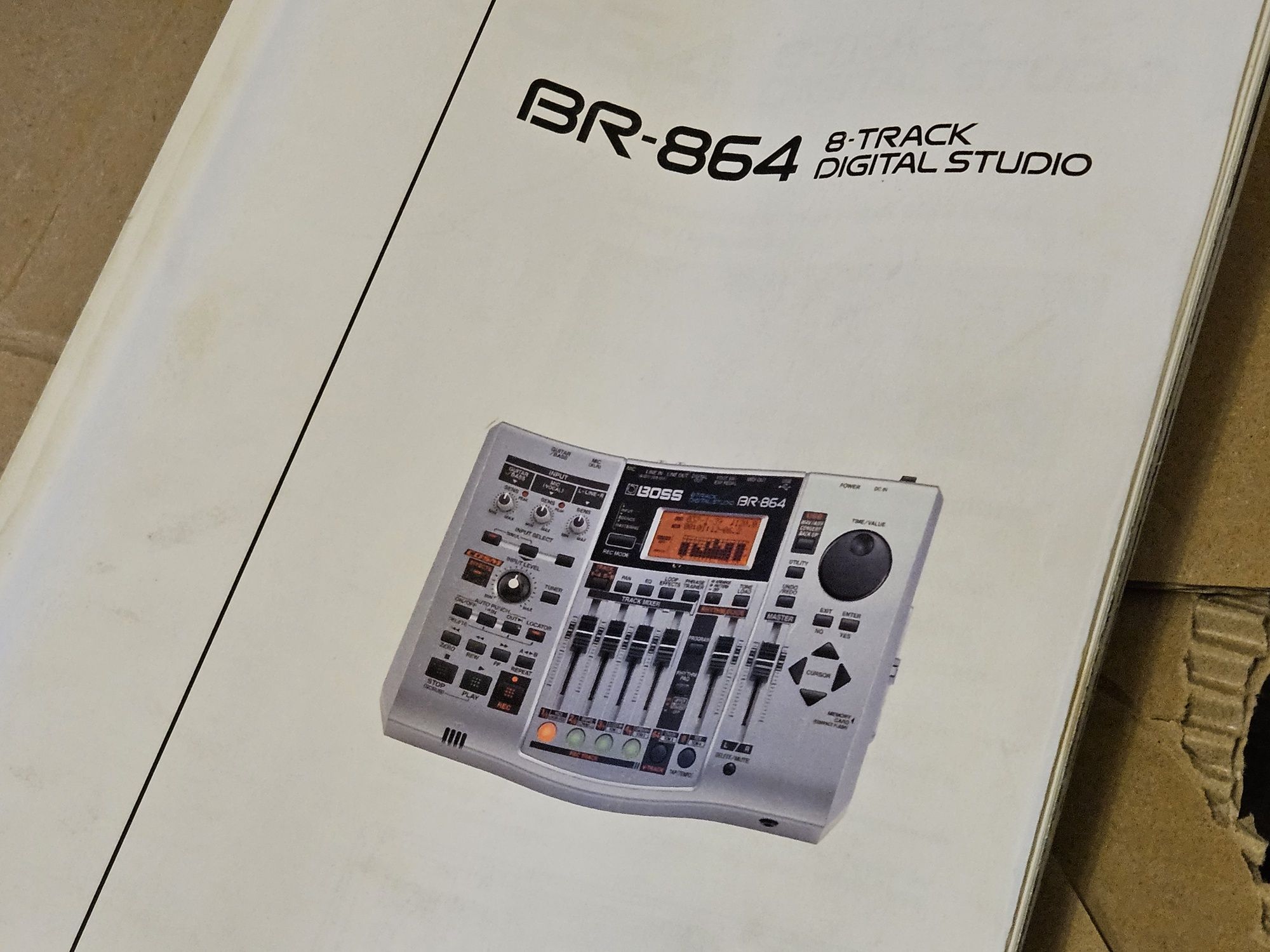 Boss BR-864 rejestrator 8 ścieżkowy