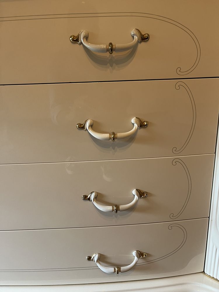 Cómoda em branco
