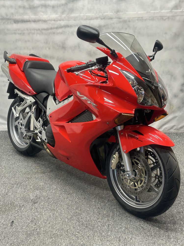 Honda VFR 800A RC46 ABS CBS Dla wymagającego Kupującego