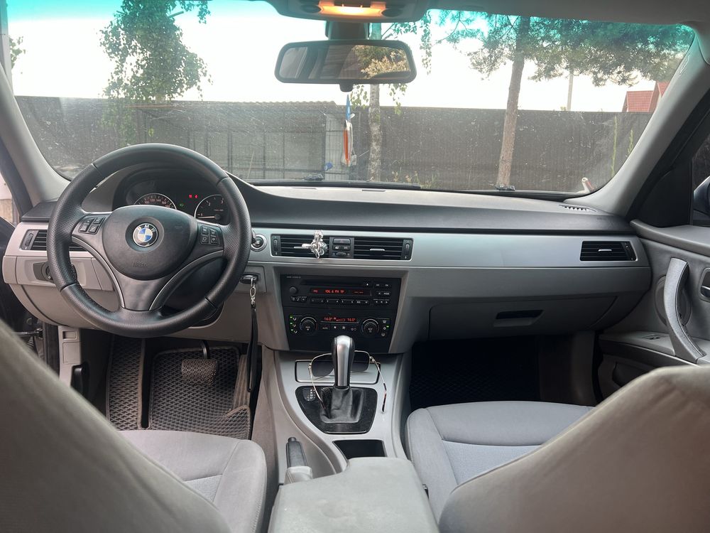 Продам БМВ Е90 320d на АКПП