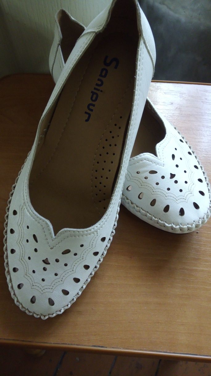 Продам женские туфли.