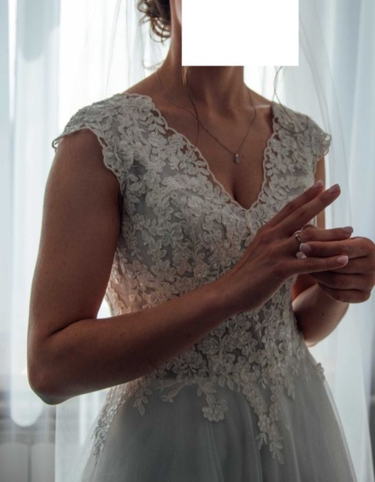 Suknia ślubna z brokatem ecru (krótki welon, szal/bolerko) roz 36/38