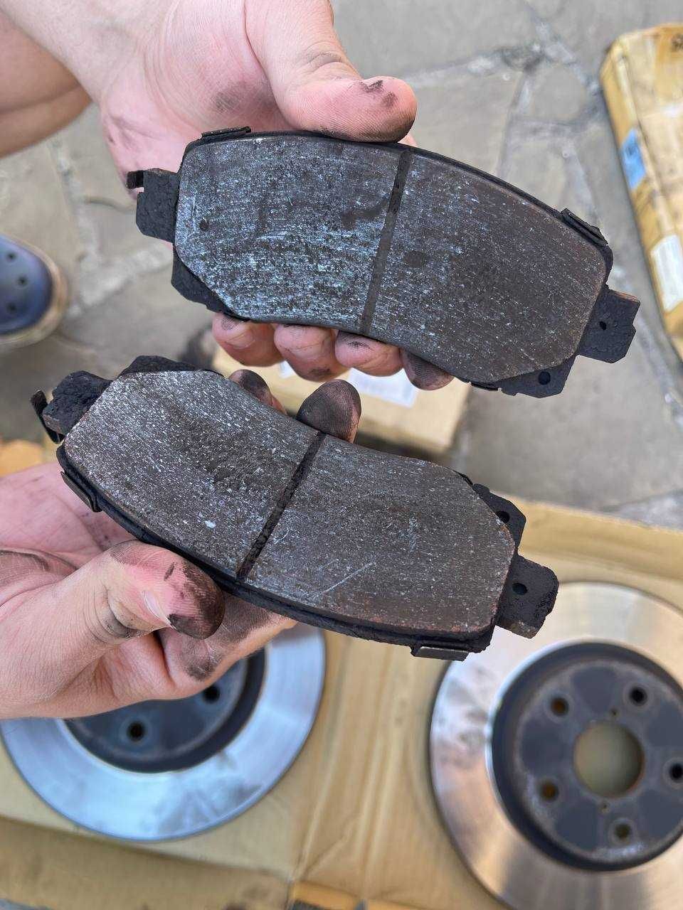 Передні гальмівні диски пара та колодки Subaru Forester (2018-2021)