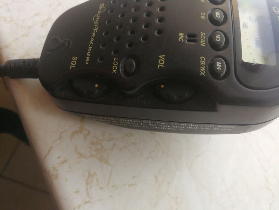 Cobra Radio CB całe mieści się  w dłoni