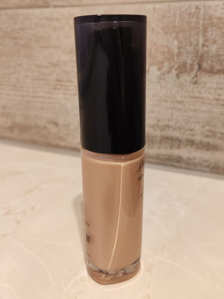 Тональний крем Shiseido Synchro Skin Glow