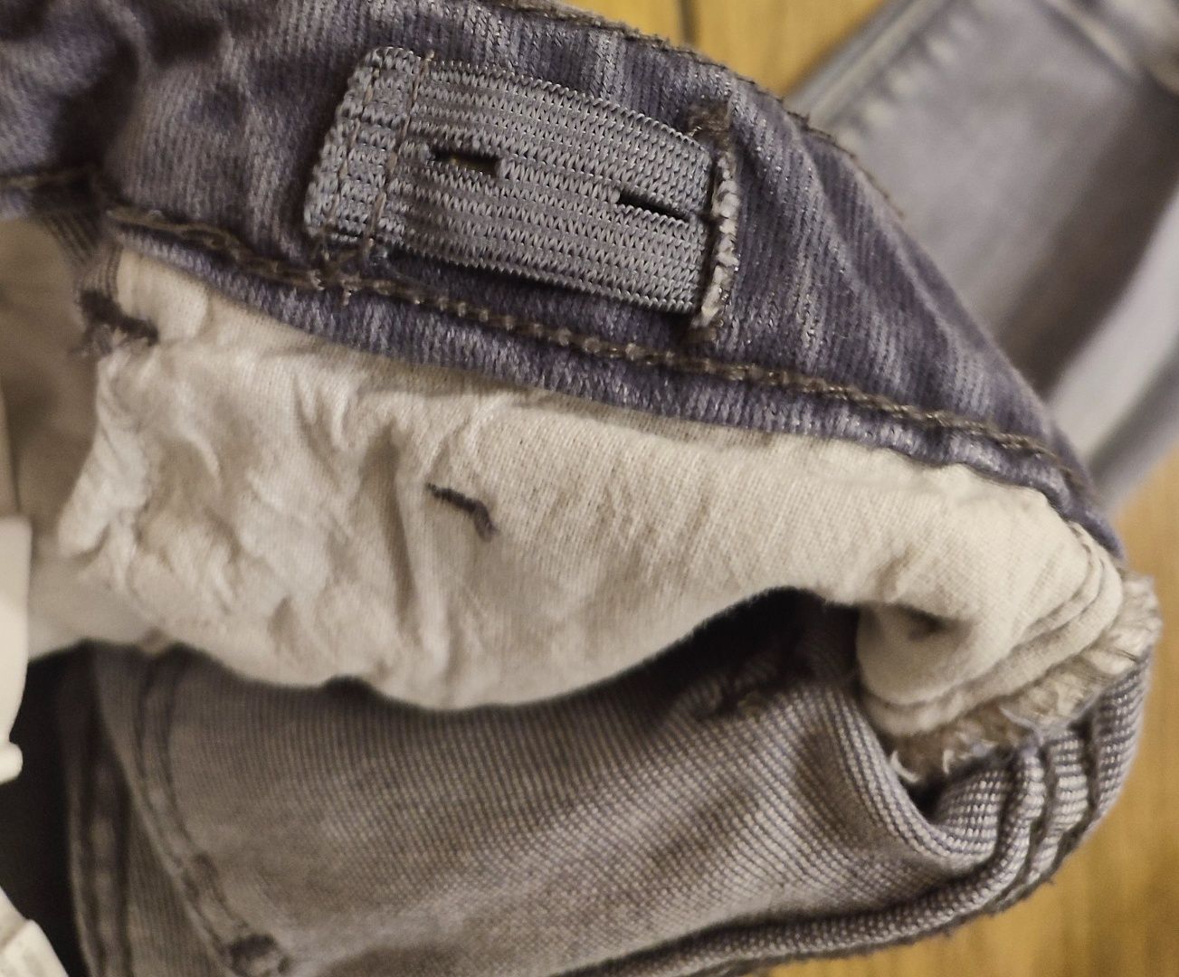Spodnie jeansowe przetarcia Zara rozmiar 110
