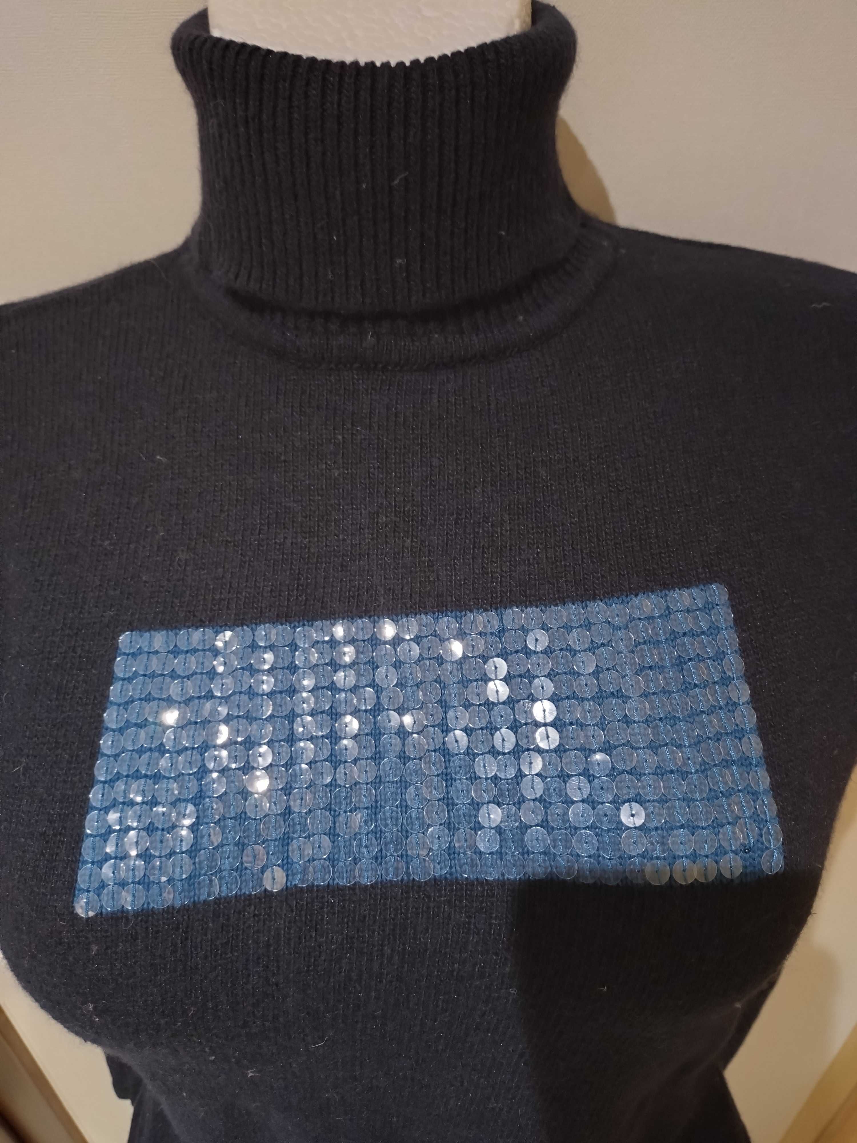 Sweter niebieski z aplikacją