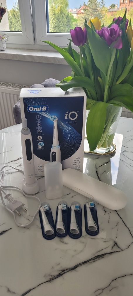 Szczoteczka Magnetyczna Oral-B io series 5