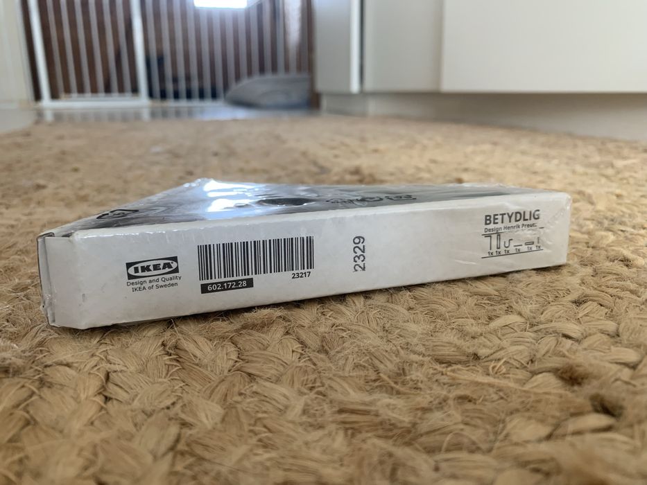 BETYDLIG: Suporte parede/teto, preto