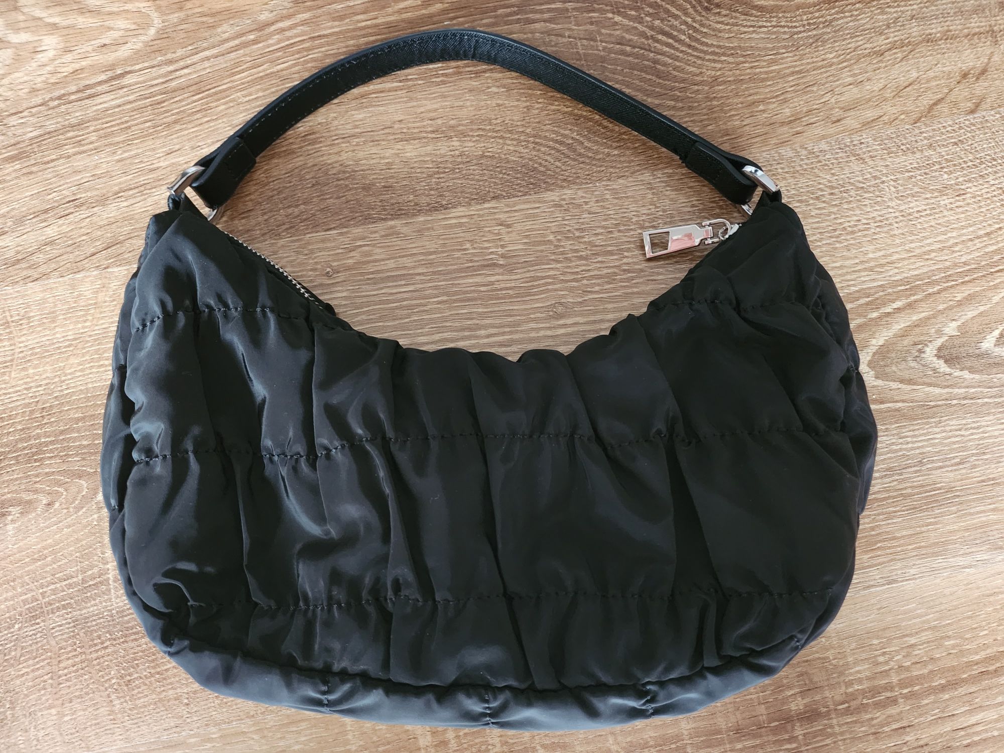 Czarna torebka MNG Ruffle