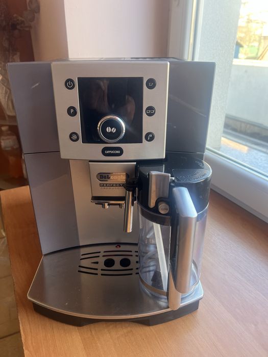 Кавоварке делонджі  delondhi perfecta 5500 з молочником
