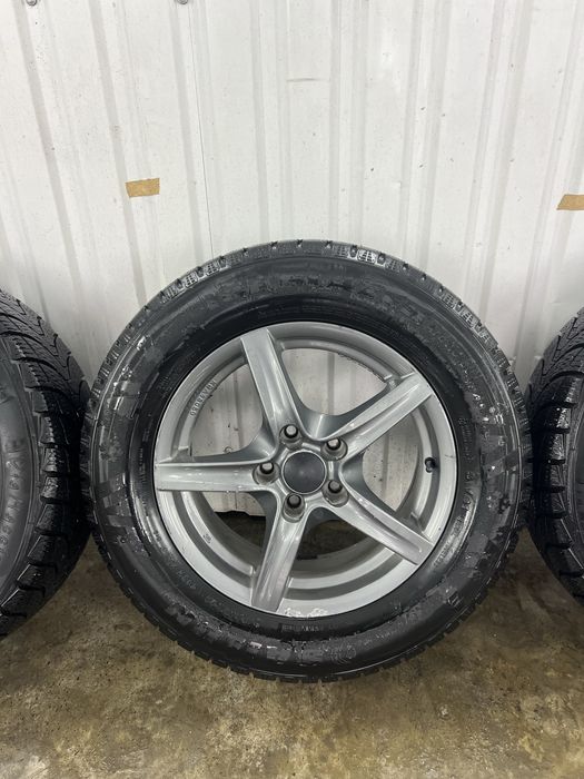 Продам диски з гумою 215/65/R16 5х114.3