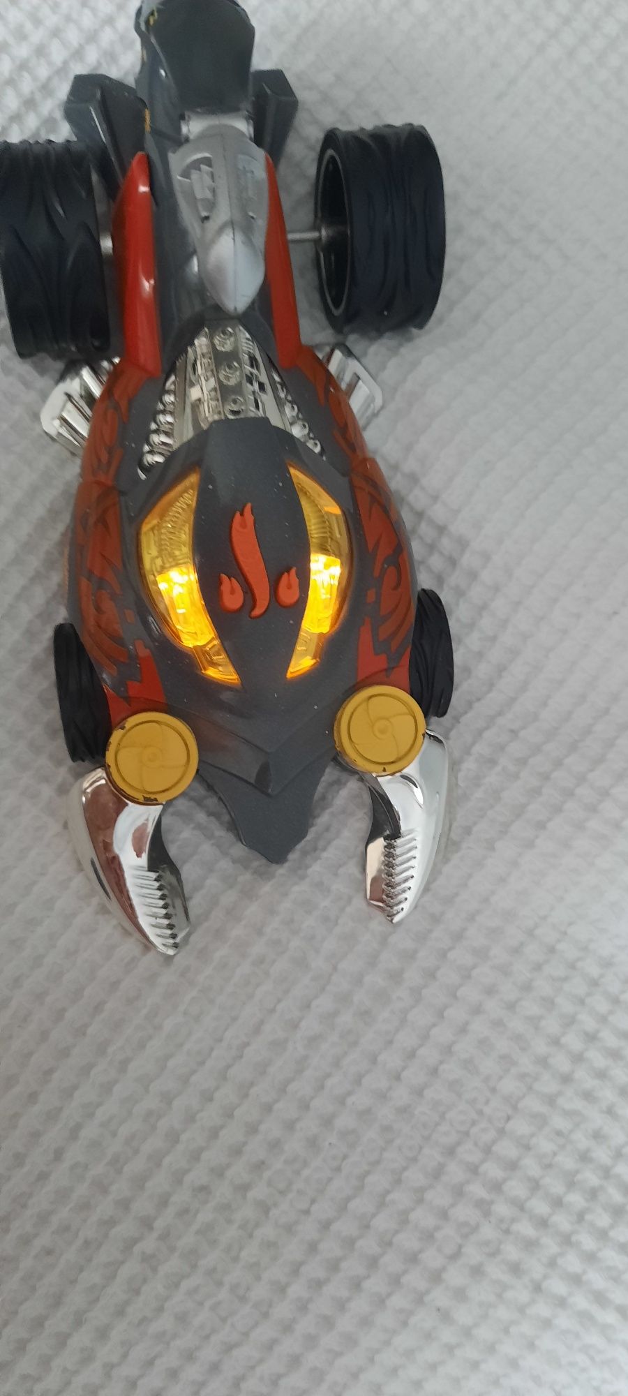 Hot wheels duze autko skorpion dźwięki,  naped, swieci