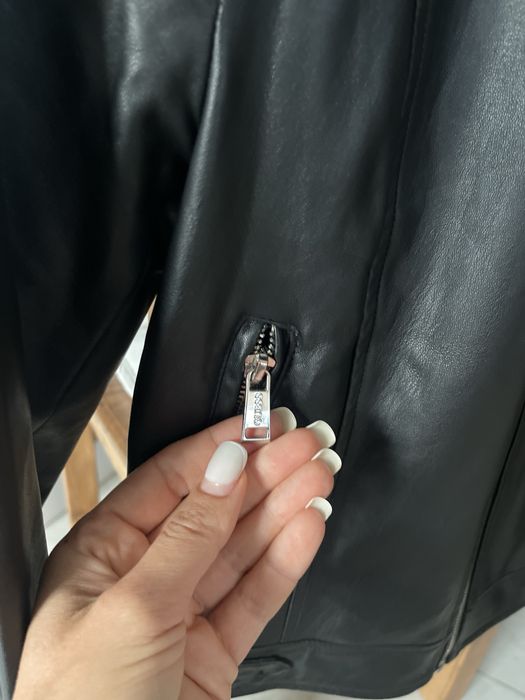 Шкіряна чорна  куртка косуха Guess розмір s
