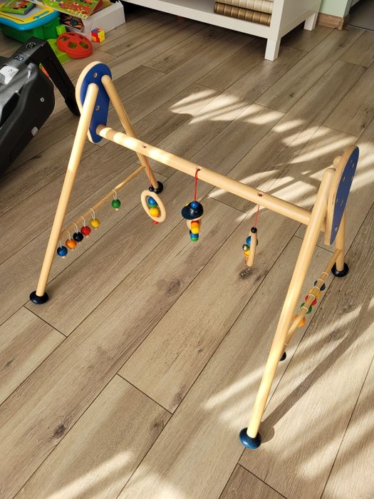 Stojak / pałąk z zabawkami dla niemowlaka