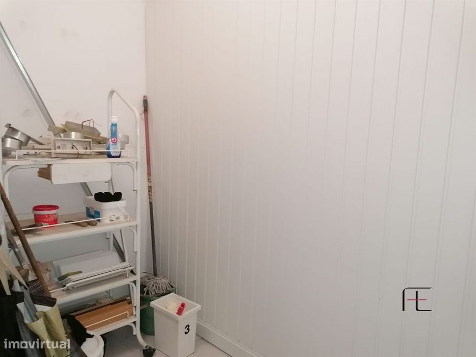 Loja Comercial  em Baguim do Monte com 136 m²