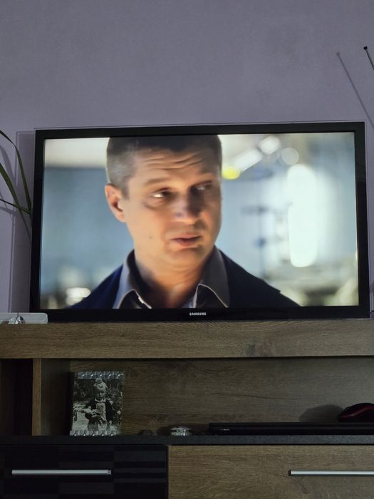 Телевізор Samsung UE-32F4500