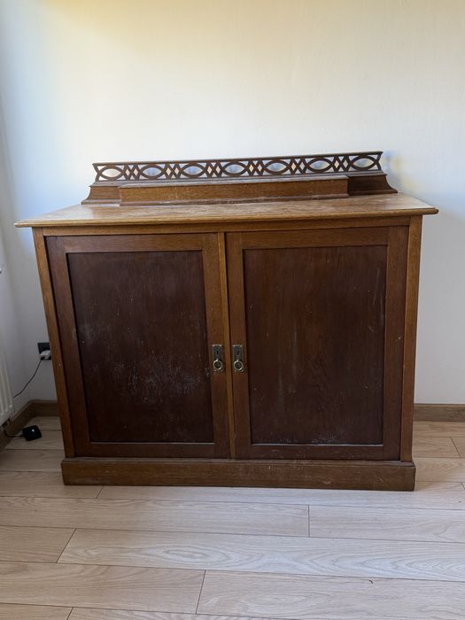 Stare drewniane szafy komplet