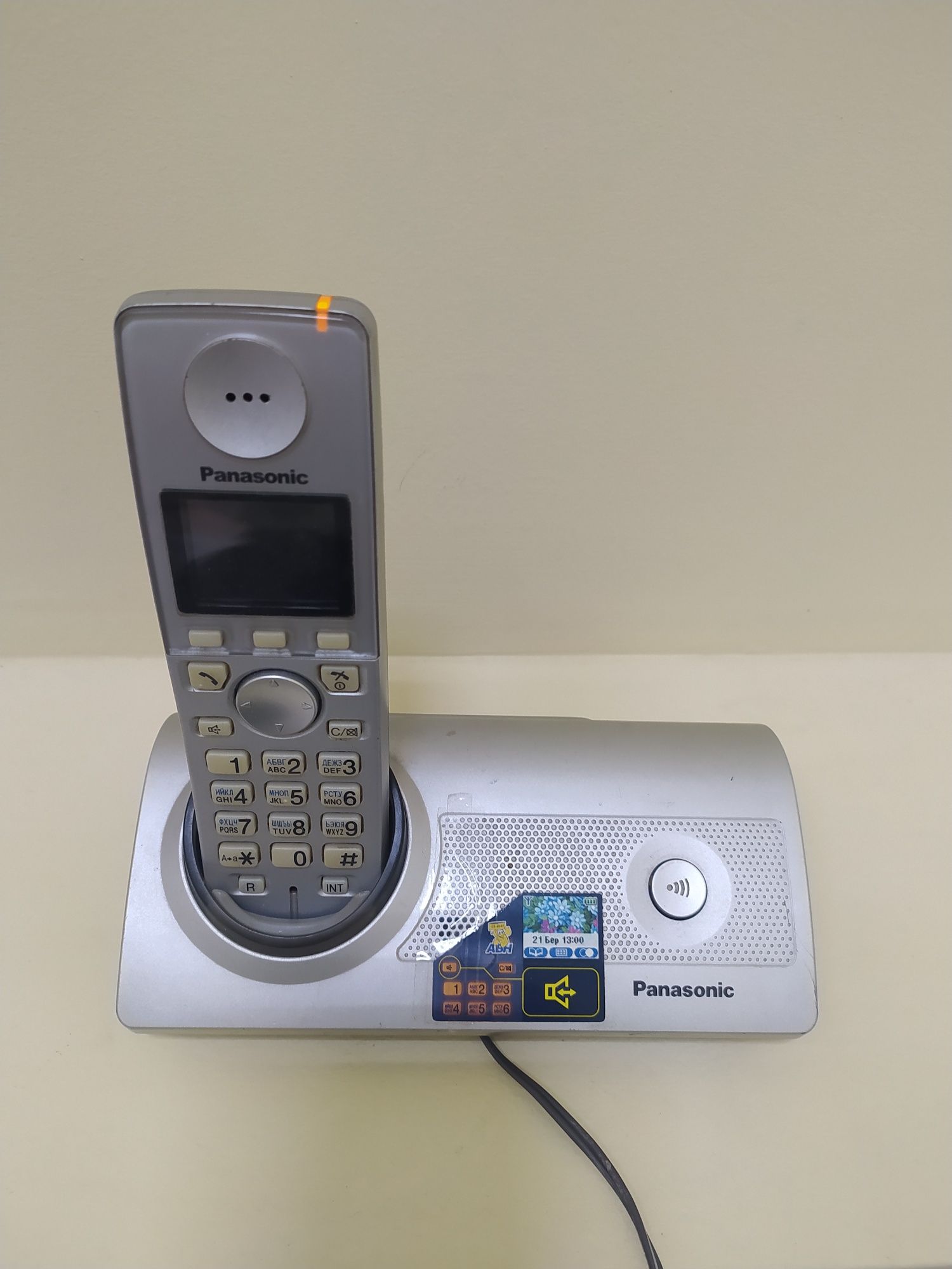 Радіотелефон Panasonic KX-TG8107UA