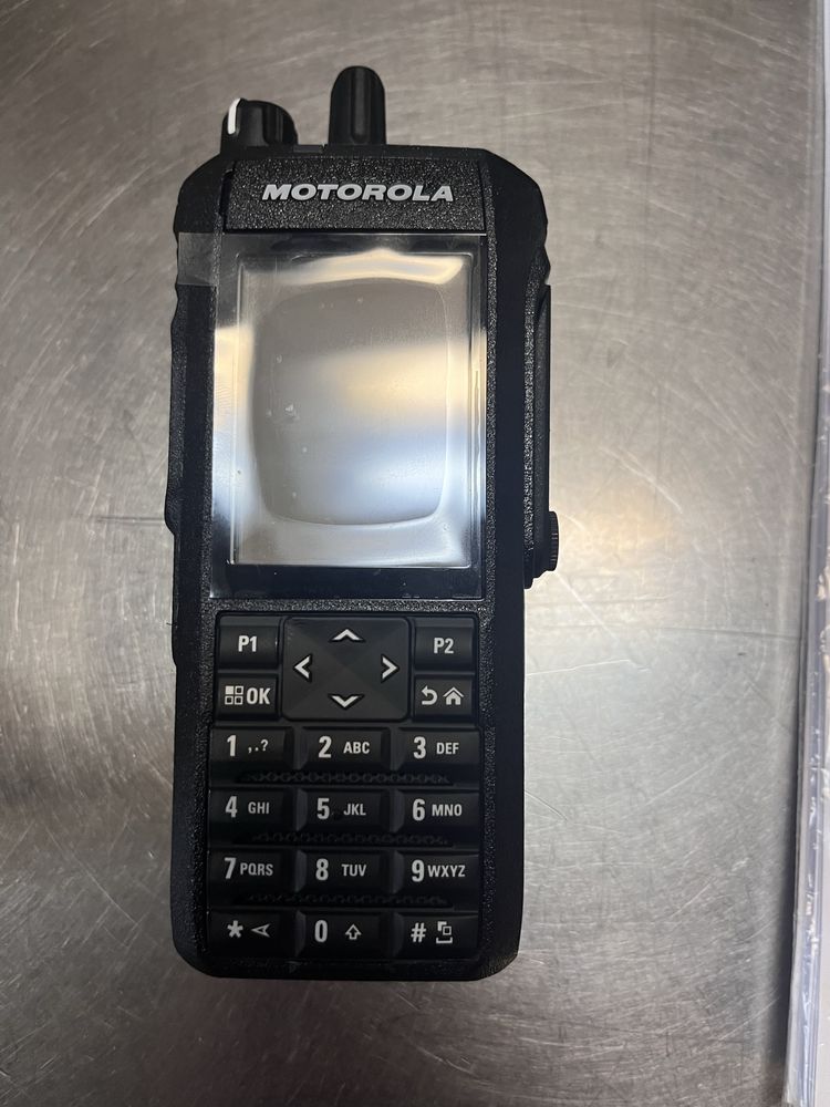 Продам нову Motorola R7