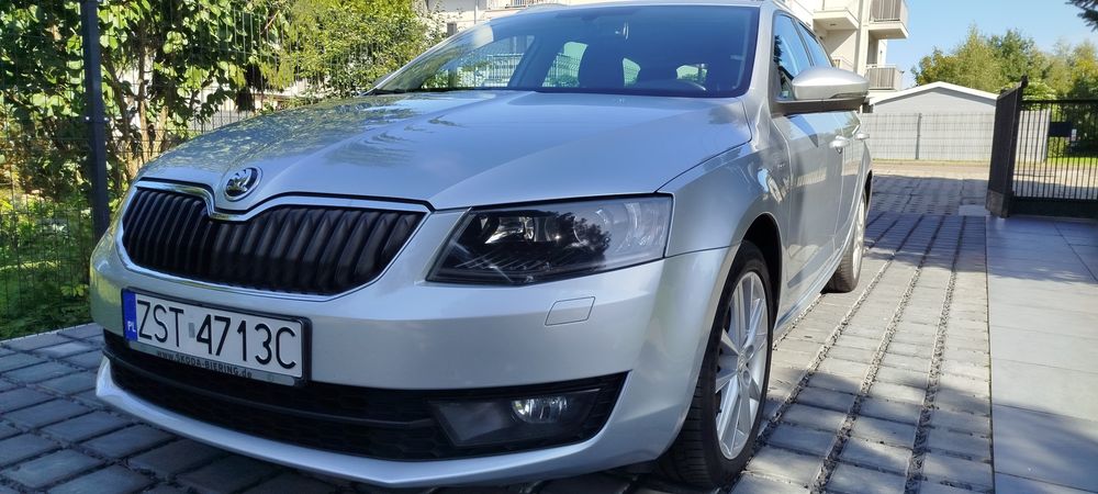 Skoda octavia live  2.0tdi DSG Serwis bezwypadek stan idealny