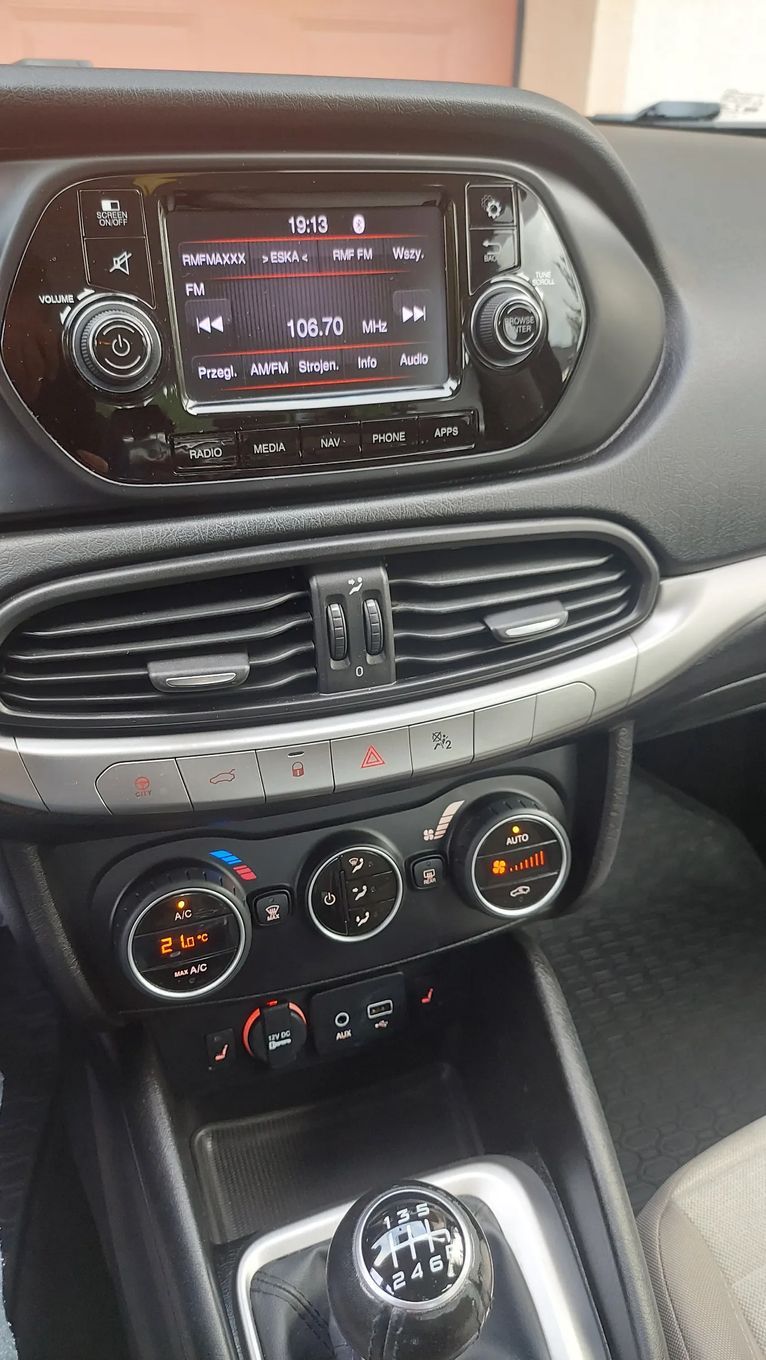 Fiat Tipo FAT TIPO LOUNGE 1,4 95KM w bardzo dobrym stanie
