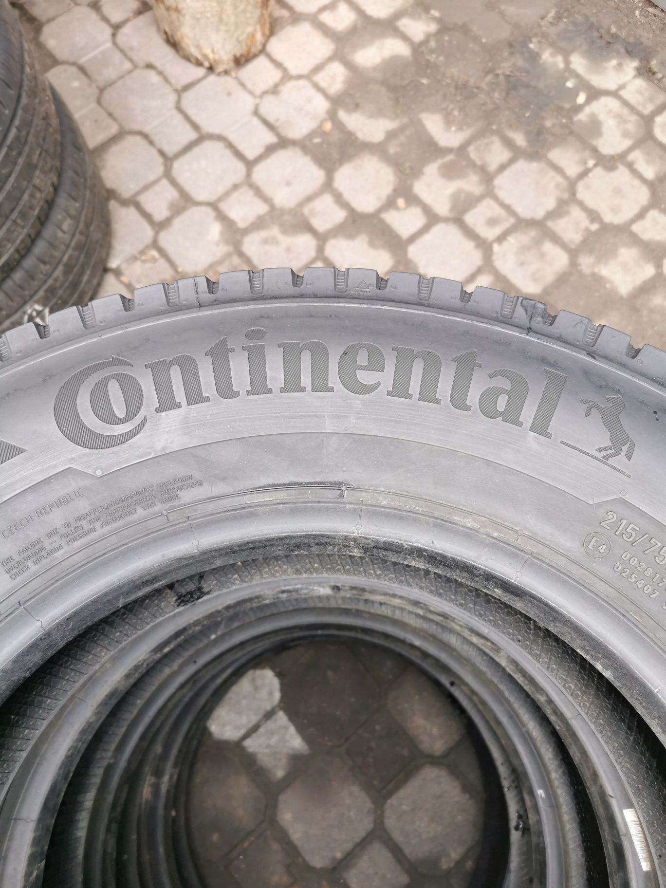 Komplet opon 215/75R17.5 126/124M Continental ContiHibrid L3